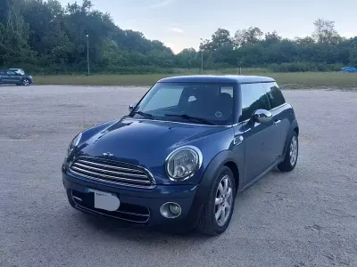 Usata Mini Cooper D 109 CV (80 kW) 2009 Bluazzurro Utilitaria