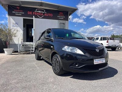 Begagnad Lancia Ypsilon S 69 HK (50 kW) 2018 Svart Halvkombi