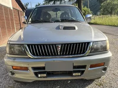 Usata Mitsubishi Pajero 100 CV (73 kW) 1999 Grigio SUV