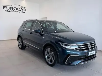 Usata VW Tiguan R-line 150 CV (110 kW) 2024 Blu SUV