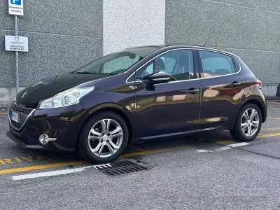 Usata Peugeot 208 Allure 92 CV (67 kW) 2012 Viola Utilitaria