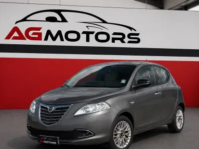Usado Lancia Ypsilon S 95 HP (69 kW) 2013 Cinzento Citadino