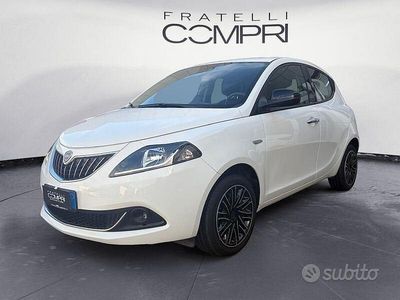 Usata Lancia Ypsilon Gold 69 CV (50 kW) 2022 Bianco neve Utilitaria