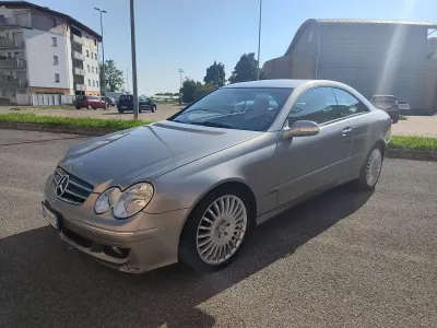 Usata Mercedes CLK220 Avantgarde 150 CV (110 kW) 2006 Oro Coupé