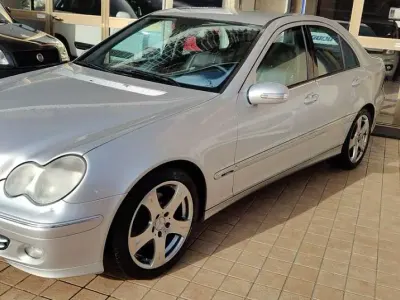 Usata Mercedes C270 Avantgarde 170 CV (125 kW) 2004 Argento Berlina