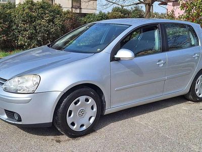 Usata VW Golf V 102 CV (75 kW) 2007 Argento Berlina