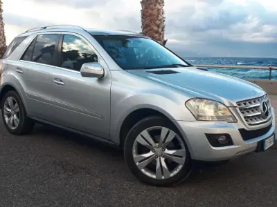 Käytetty Mercedes ML320 231 HP (169 kW) 2009 Hopea Katumaasturi