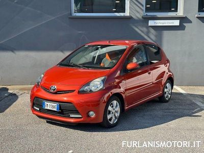 Usata Toyota Aygo Connect Style 68 CV (50 kW) 2012 Arancione Utilitaria