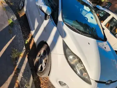 Usata Ford Fiesta 68 CV (50 kW) 2010 Bianco Berlina