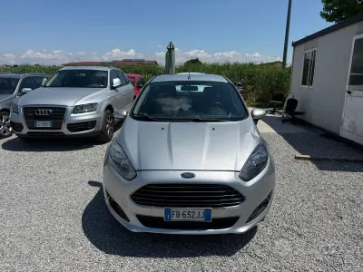 Usata Ford Fiesta 95 CV (69 kW) 2016 Grigio Utilitaria