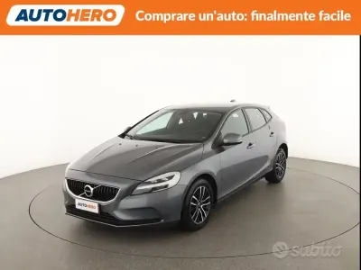 Usata Volvo V40 150 CV (110 kW) 2017 Grigio Berlina