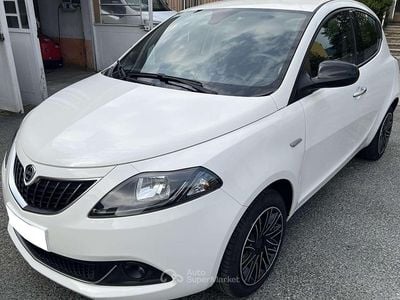 Usata Lancia Ypsilon Gold 69 CV (50 kW) 2022 Bianco Utilitaria