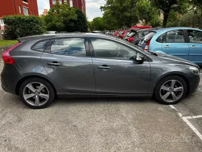 Usata Volvo V40 2012 Grigio Utilitaria