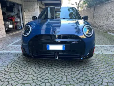 Usata Mini Cooper 189 kW (258 CV) 2025 Blu/azzurro Utilitaria