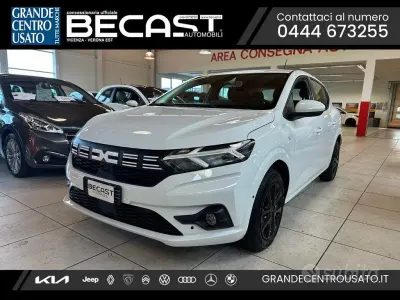 Usata Dacia Sandero Expression 101 CV (74 kW) 2023 Bianco pastello Berlina