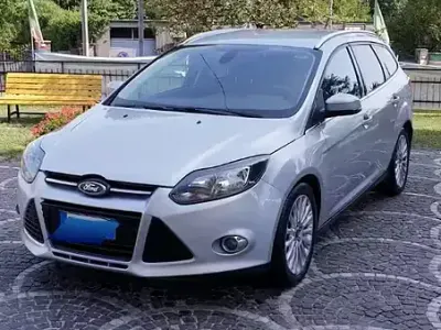 Usata Ford Focus 115 CV (84 kW) 2012 Grigio Station wagon