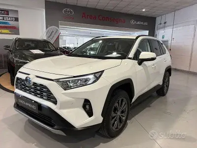 Usata Toyota RAV4 Hybrid 218 CV (160 kW) 2022 Bianco SUV
