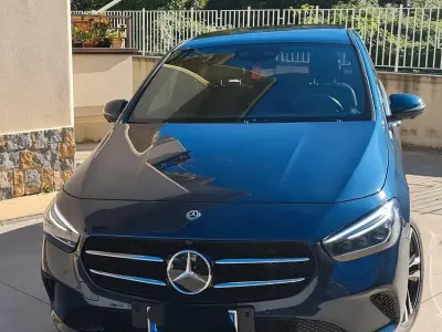 Usata Mercedes B180 116 CV (85 kW) 2019 Blu Utilitaria