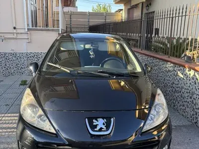 Usata Peugeot 207 68 CV (50 kW) 2010 Nero Berlina