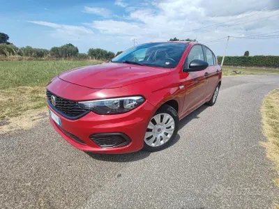 Usata Fiat Tipo Lounge 95 CV (69 kW) 2019 Rosso Berlina