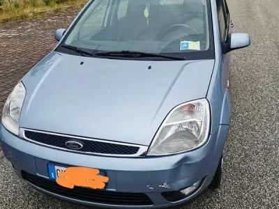 Usata Ford Fiesta 68 CV (50 kW) 2005 Utilitaria