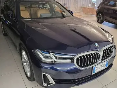 Usata BMW 530 Luxury Line 249 CV (183 kW) 2020 Blu/azzurro Station wagon