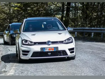 Usado VW Golf VII R 300 CV (220 kW) 2016 Blanco Berlina