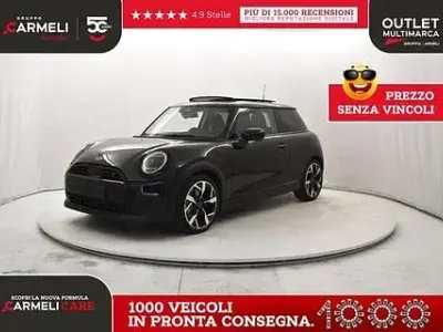 Occasion Mini Cooper Favoured 204 ch (150 kW) 2024 Noir Citadine