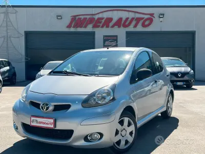 Second-hand Toyota Aygo 68 CP (50 kW) 2010 Gri Hatchback