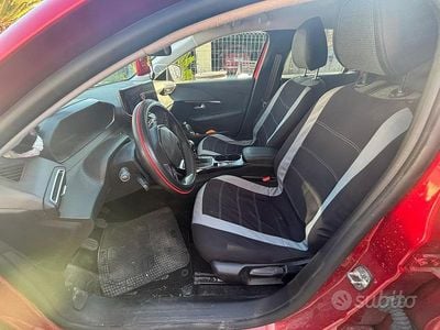Usata Peugeot 208 82 CV (60 kW) 2024 Rosso Utilitaria