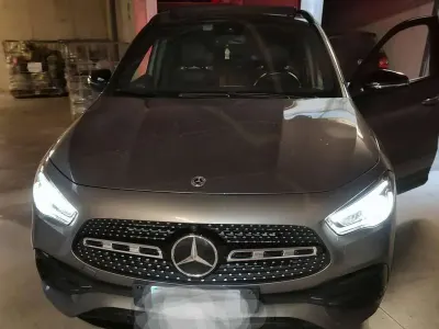 Usata Mercedes GLA180 Premium 116 CV (85 kW) 2022 Grigio SUV