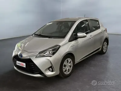 Usata Toyota Yaris Hybrid Active 73 CV (53 kW) 2018 Grigio Berlina