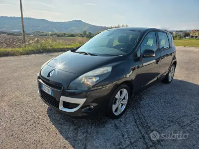 Usata Renault Scénic III Luxe 110 CV (80 kW) 2010 Nero Monovolume