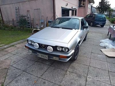 Begagnad Alfa Romeo Alfetta 130 HK (95 kW) 1984 Grå Sportkupé