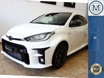 Usata Toyota Yaris 280 CV (205 kW) 2022 Bianco Utilitaria