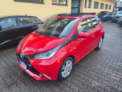 Usata Toyota Aygo X-wave 69 CV (50 kW) 2015 Rosso Utilitaria