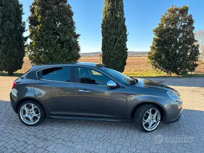 Usata Alfa Romeo Giulietta 109 CV (80 kW) 2013 Blu Utilitaria