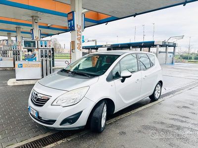 Usata Opel Meriva 100 CV (73 kW) 2012 Grigio Monovolume