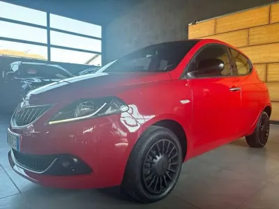 Usata Lancia Ypsilon Silver 69 CV (50 kW) 2023 Rosso Utilitaria