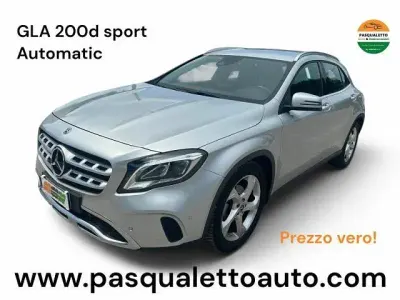 Usata Mercedes GLA200 136 CV (100 kW) 2019 Argento SUV