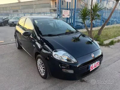 Usata Fiat Punto 77 CV (56 kW) 2016 Blu Utilitaria