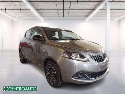 Begagnad Lancia Ypsilon Gold 69 HK (50 kW) 2023 Grå Halvkombi