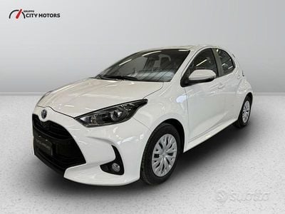 Usata Toyota Yaris Hybrid Active 116 CV (85 kW) 2025 Bianco Berlina