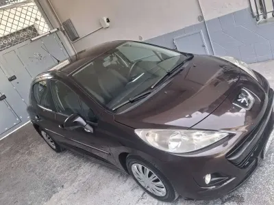 Usata Peugeot 207 Access 68 CV (50 kW) 2011 Berlina