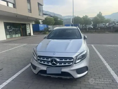 Usata Mercedes GLA200 136 CV (100 kW) 2017 Grigio SUV