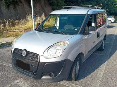 Usata Fiat Doblò Dynamic 90 CV (66 kW) 2011 Argento Monovolume