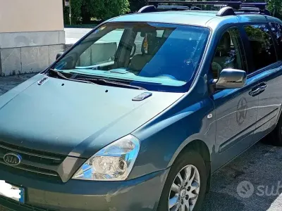 Usado Kia Carnival 185 CV (136 kW) 2009 Verde Monovolumen