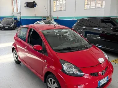 Usata Toyota Aygo 68 CV (50 kW) 2006 Rosso Utilitaria