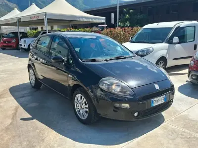 Usata Fiat Punto 77 CV (56 kW) 2012 Nero Utilitaria