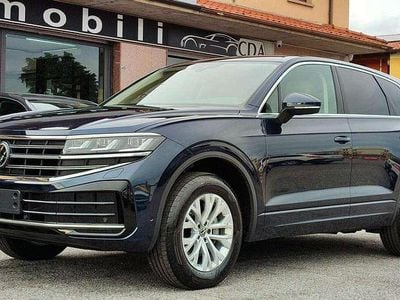 Usata VW Touareg Elegance 231 CV (169 kW) 2024 Blu SUV